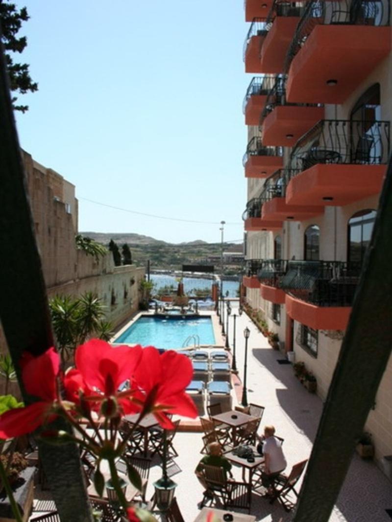 Aparthotel White Dolphin Complex Qawra Esterno foto
