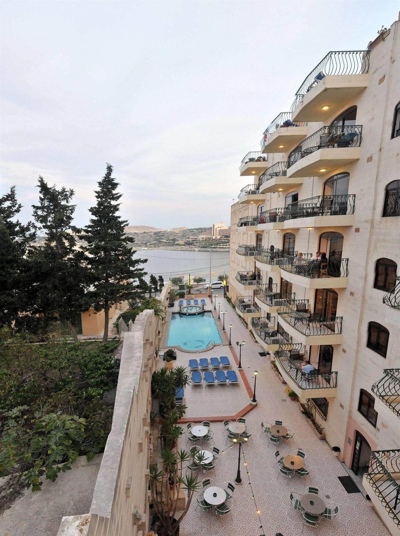 Aparthotel White Dolphin Complex Qawra Esterno foto